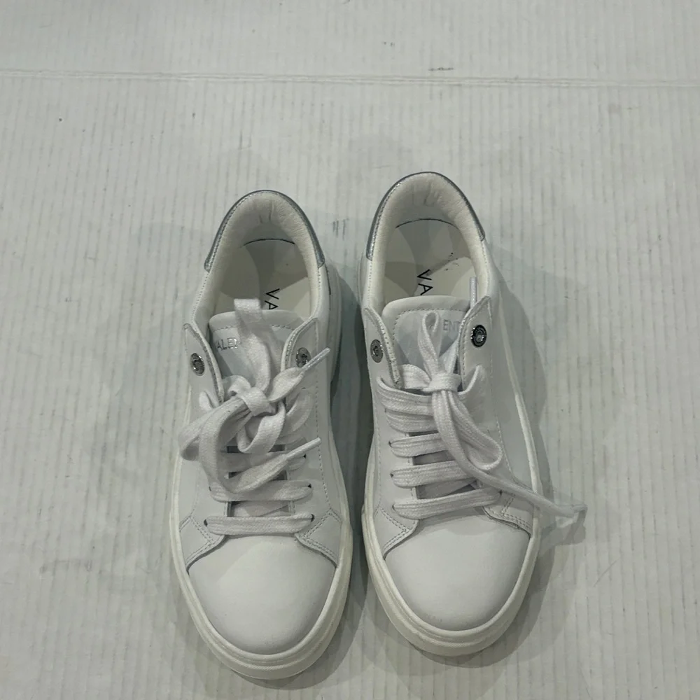 VALENTINO BY MARIO VALENTINO Alice Low Top Sneaker In White Ologram Size 6.5_10